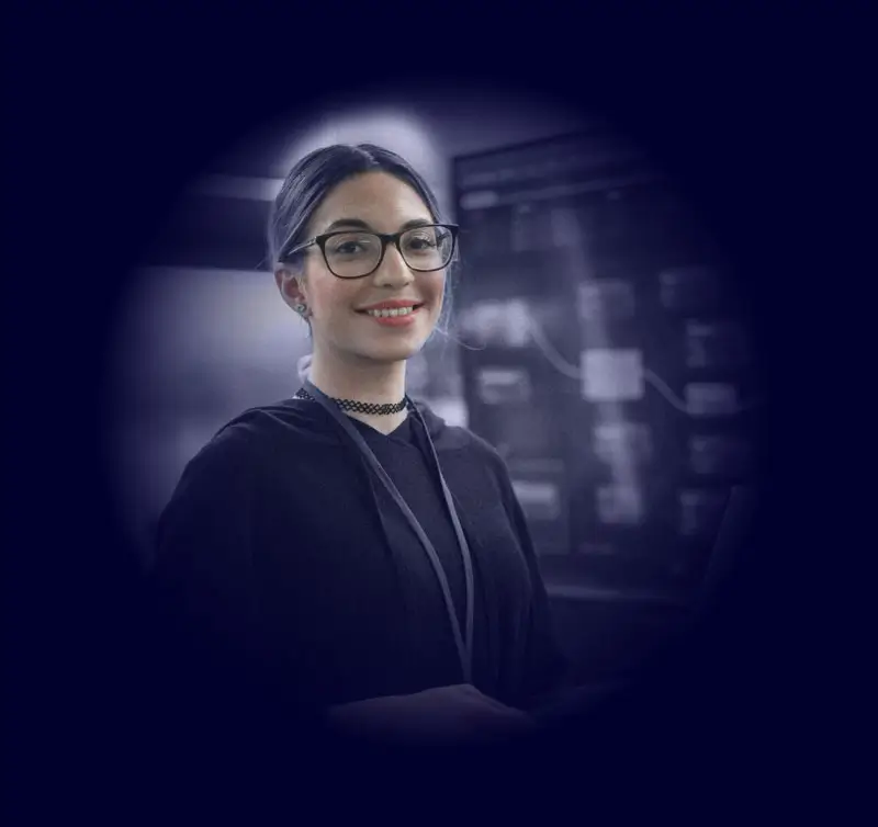 Mujer de servicio técnico Desarrollo de Software
